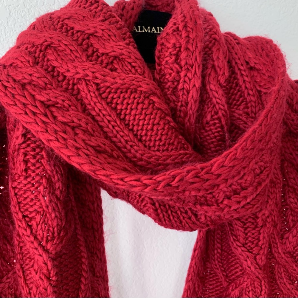 Thick plush cable knit scarf red